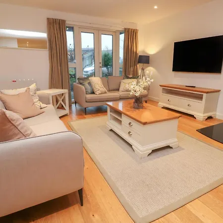Una, 73 St Ives (Cornwall)
