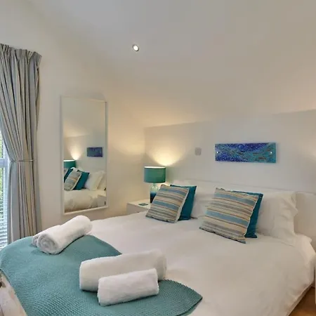 Apartment Stunning Balcony Sea Views