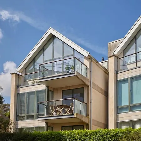 Apartment Stunning Balcony Sea Views *