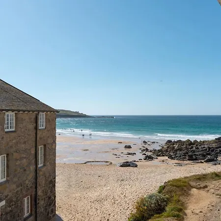 3 St Nicholas Court * St Ives (Cornwall)