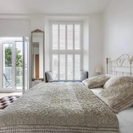 Porthminster View Luxury Sea Views Balcony, Parking, Pool, & Gym