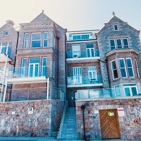 Porthminster View Luxury Sea Views Balcony, Parking, Pool, & Gym