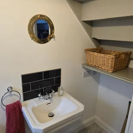 4 Tre Pol Pen, And The Wash Kitchen Holiday home *