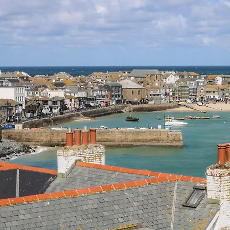 Una, 70 * St Ives (Cornwall)