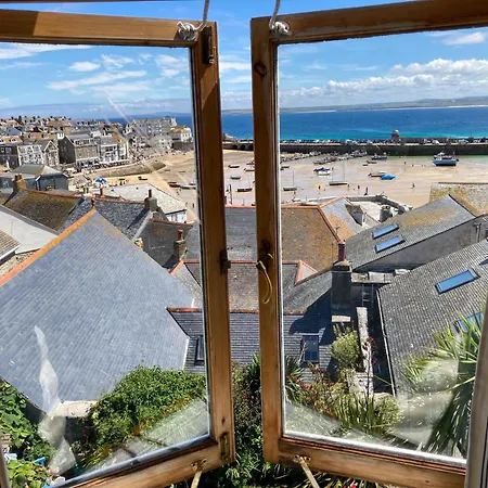 Admiral St Ives (Cornwall)