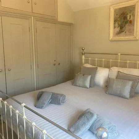 Little Dolly Sea View 2 Bedroom Apartment, Town, Dog Friendly Apartment *