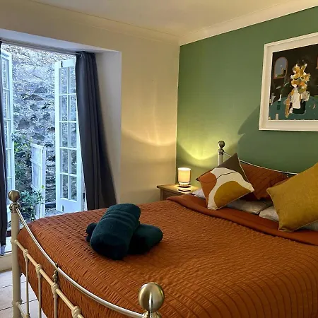 Apartment 'rocks' Sea Views With Free Parking In *