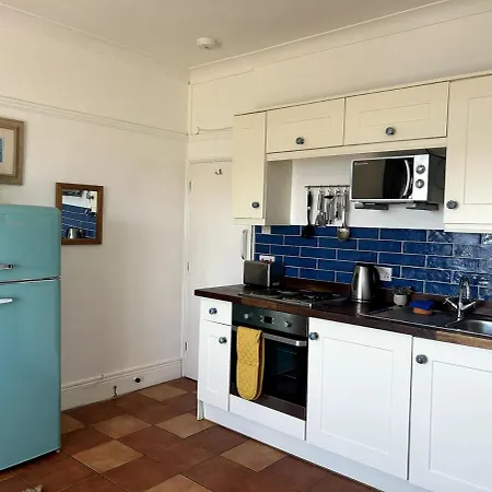 Apartment 'rocks' Sea Views With Free Parking In St Ives (Cornwall)