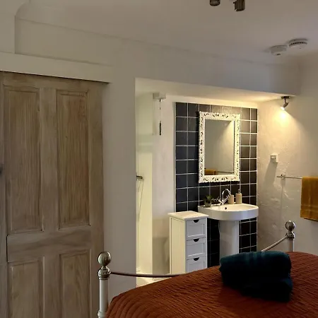 Apartment 'rocks' Sea Views With Free Parking In St Ives (Cornwall)