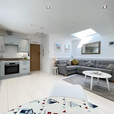 4 Hazelbury House - A Tranquil Hidden Gem Holiday home *