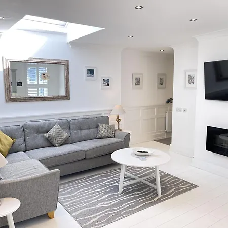 4 Hazelbury House - A Tranquil Hidden Gem Holiday home *