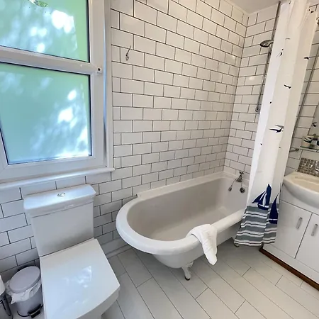 4 Hazelbury House - A Tranquil Hidden Gem