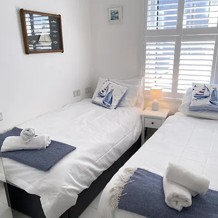 4 Hazelbury House - A Tranquil Hidden Gem Holiday home