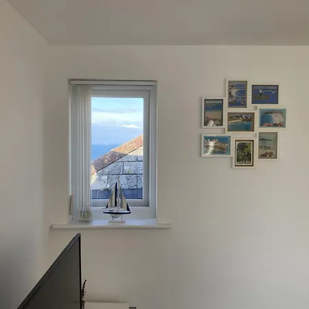 Flat 4, 10 Porthminster Terrace Holiday home