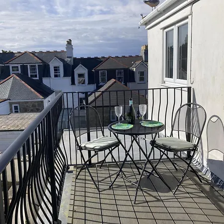 Flat 4, 10 Porthminster Terrace Holiday home