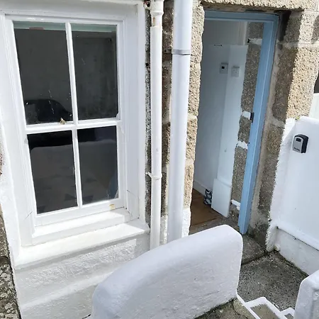 2 Upper Meadow - Near To Porthmeor *