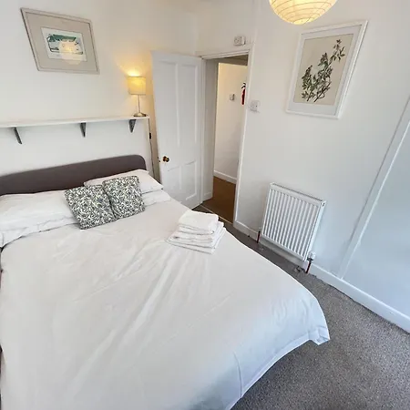 2 Upper Meadow - Near To Porthmeor Holiday home *