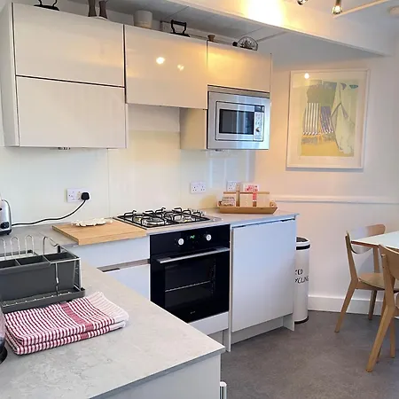 2 Upper Meadow - Near To Porthmeor *