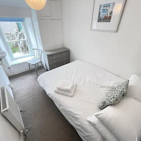 2 Upper Meadow - Near To Porthmeor St Ives (Cornwall)
