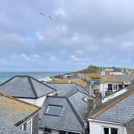 2 Upper Meadow - Near To Porthmeor St Ives (Cornwall)