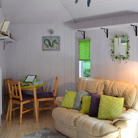 Retreat - Ukc2322 Holiday home