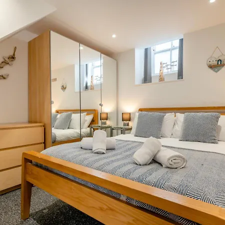 Pennys Place St Ives (Cornwall)