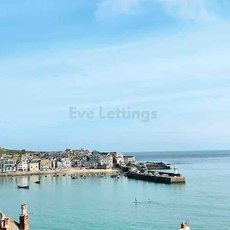 Old Bookshop - Unique House In With Outdoor Space * St Ives (Cornwall)