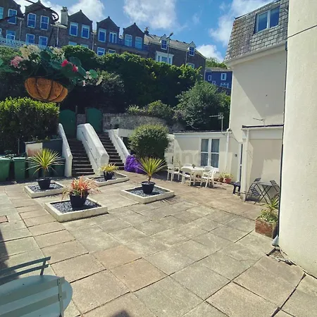 Apartment Lisas Pad, A Charming Coastal Retreat With Parking
