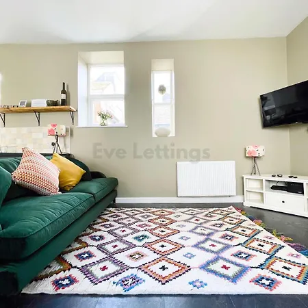 Apartment Lisas Pad, A Charming Coastal Retreat With Parking *