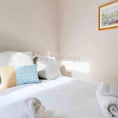 Mermaid Apartment, A Colourful Coastal Escape By The Sea, Child Friendly St Ives (Cornwall)