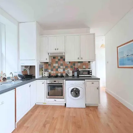 Mermaid Apartment, A Colourful Coastal Escape By The Sea, Child Friendly * St Ives (Cornwall)
