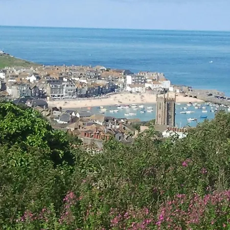 Carlill St. Ives