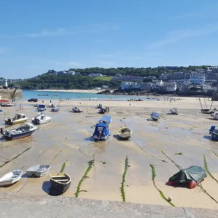 Carlill St. Ives