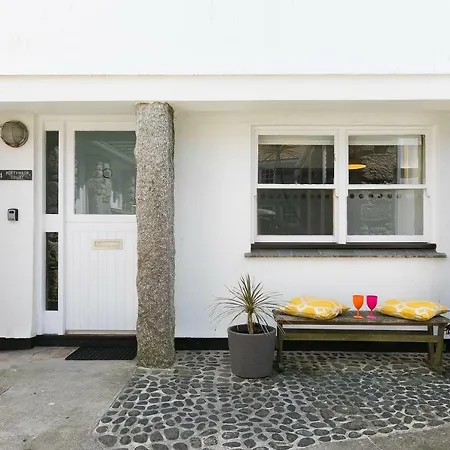 4 Porthmeor Court * St Ives (Cornwall)