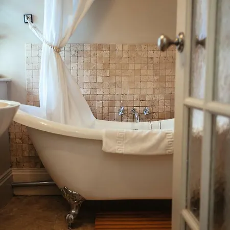Headland House Luxury Bed & Breakfast 4*