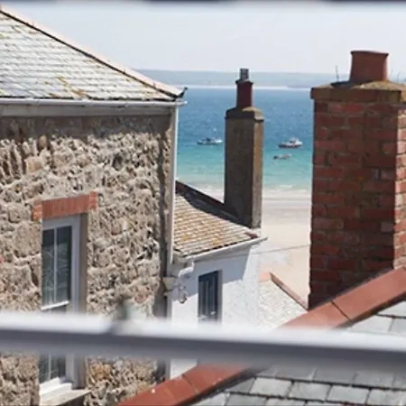 Apartment Little Dolly Sea View 2 Bedroom Apartment, Town, Dog Friendly *
