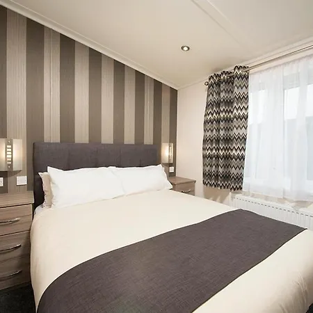 St. Ives Holiday Village 3*
